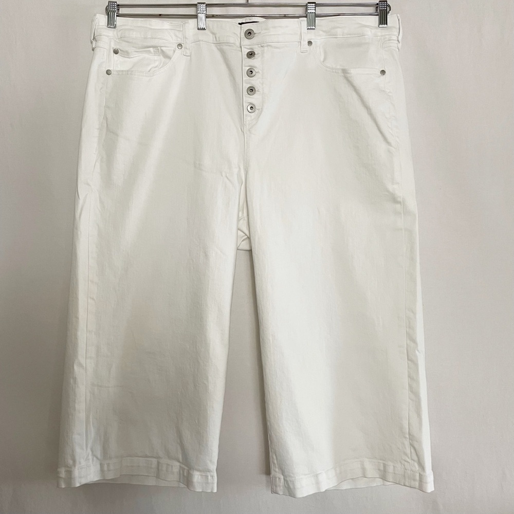 Torrid 28 Crop Wide Leg Vintage Stretch High-Rise Jean in Optic White - Picture 2 of 14